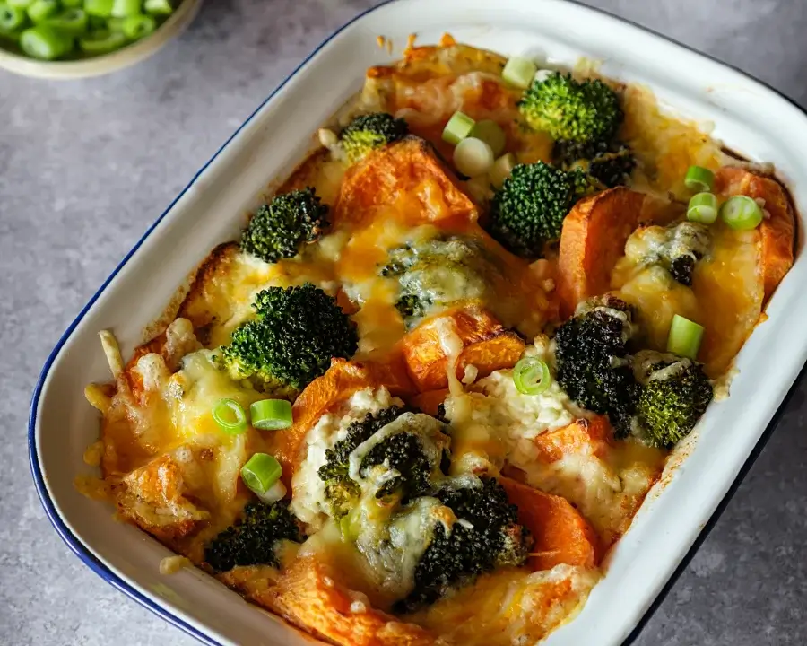 Süßkartoffel-Auflauf mit Hüttenkäse Auflauf mit Hüttenkäse, Süßkartoffeln und Brokkoli