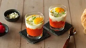 Ei im Glas im Shakshuka-Stil