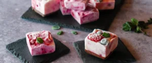 Frozen Joghurt Bites mit Beeren