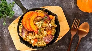 Hafer-Bowl mit Kürbis und Pilzen