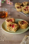 Hafertage Muffins mit Apfel und Johannisbeeren