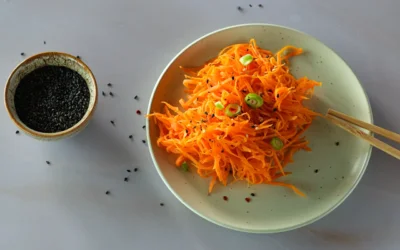 Koreanischer Karottensalat – Morkovcha mit heißem Zwiebelöl