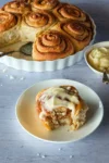 Sauerteig Zimtschnecken mit Frischkäse-Frosting