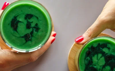 Spirulina Smoothie mit Mango und Kokos