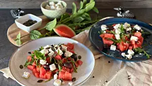 Wassermelonen-Feta-Salat mit Rucola